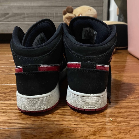 2019 Air Jordan 1 Mid SE GS ‘Newspaper Air Times’ - Picture 4 of 7